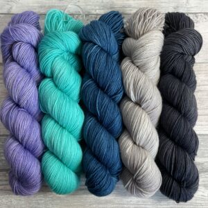 Hangefärbte Wolle -  Westknits MKAL21 – Kit 29. Hier online kaufen.