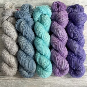 Hangefärbte Wolle -  Westknits MKAL21 – Kit 38. Hier online kaufen.