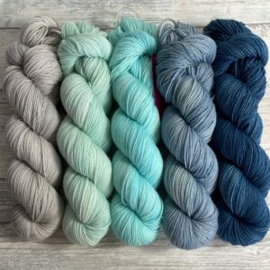 Hangefärbte Wolle -  Westknits MKAL21 – Kit 41. Hier online kaufen.